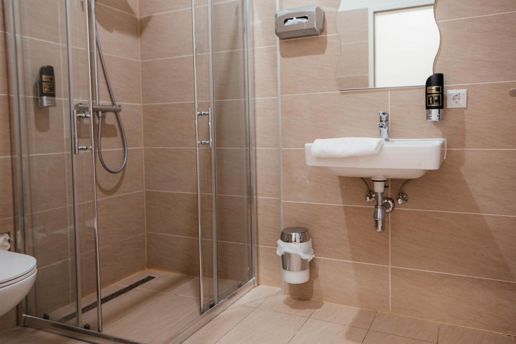 Lax Apartments Виена Екстериор снимка